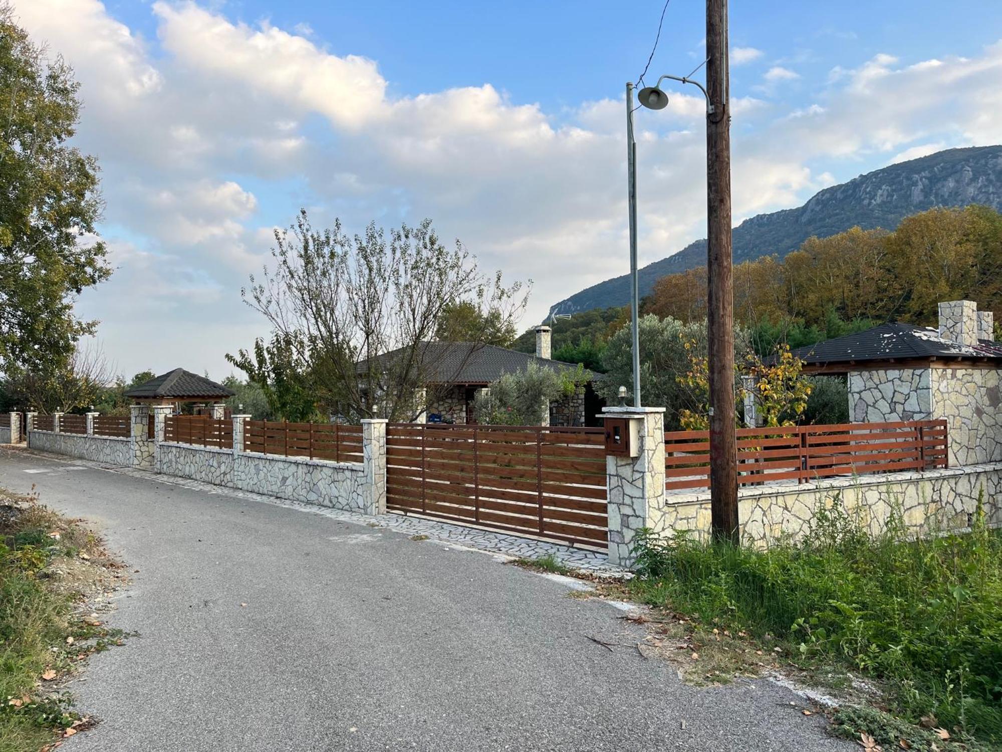 Hébergement de vacances το πετρινο σπιτι του καστρη! με θεα τα μετεωρα Kalambaka
